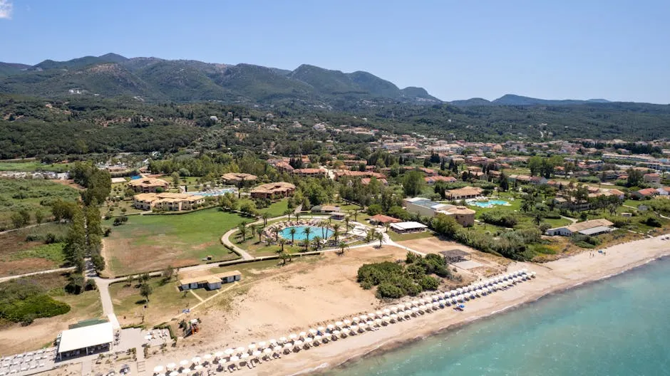 Stabilimenti balneari a Forte Dei Marmi con spiaggia dorata e ombrelloni