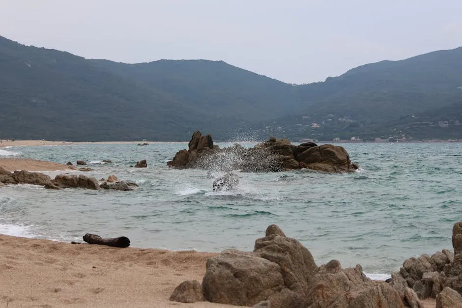 Stabilimenti balneari a Forte Dei Marmi con spiaggia dorata e mare cristallino.